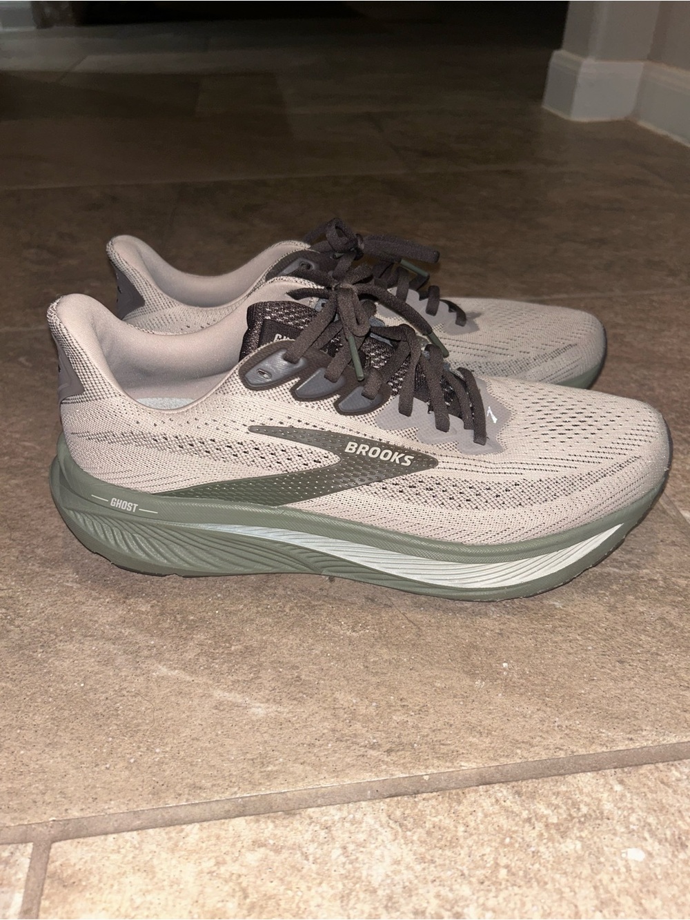 Brooks Men’s Ghost 17 Neutral Running Shoe